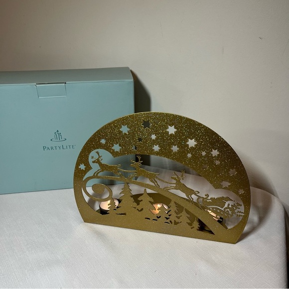 Partylite Reindeer Sleigh Candle Holder. Sparkly gold. Takes 3 tealights. - Picture 2 of 8